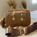 Bolsa Crossbody Una: Feita em Couro + BRINDE EXCLUSIVO!